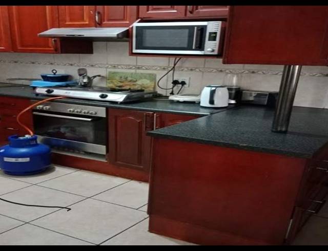 3 BEDROOM TOWNHOUSE FOR SALE IN RIDGEWAY